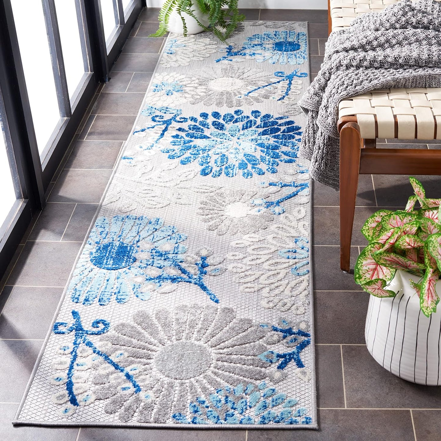 SAFAVIEH Cabana Collection 3' Round Cream/Red CBN832A Floral Indoor/ Outdoor Non-Shedding Easy Cleaning Patio Backyard Deck Porch Mudroom Area Rug