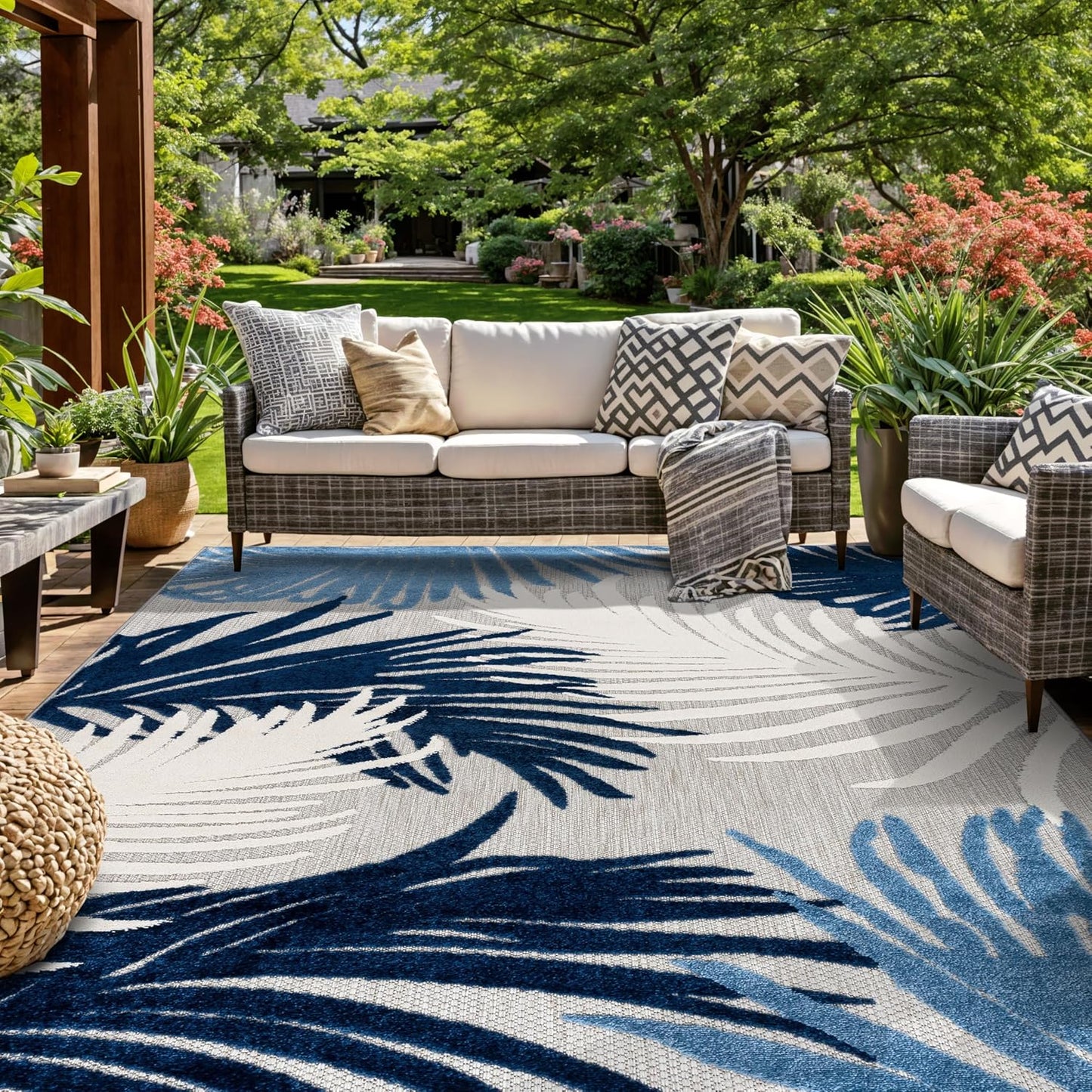 Rugshop Lucca Contemporary Floral Indoor/Outdoor Area Rug 5' x 7' Navy