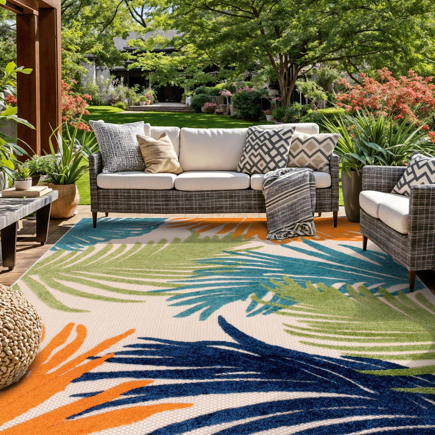 Rugshop Lucca Contemporary Floral Indoor/Outdoor Area Rug 5' x 7' Navy